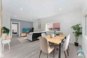 Stylish 4-Bed Loft in Manly Walk to Beach & Ferry, Sydney